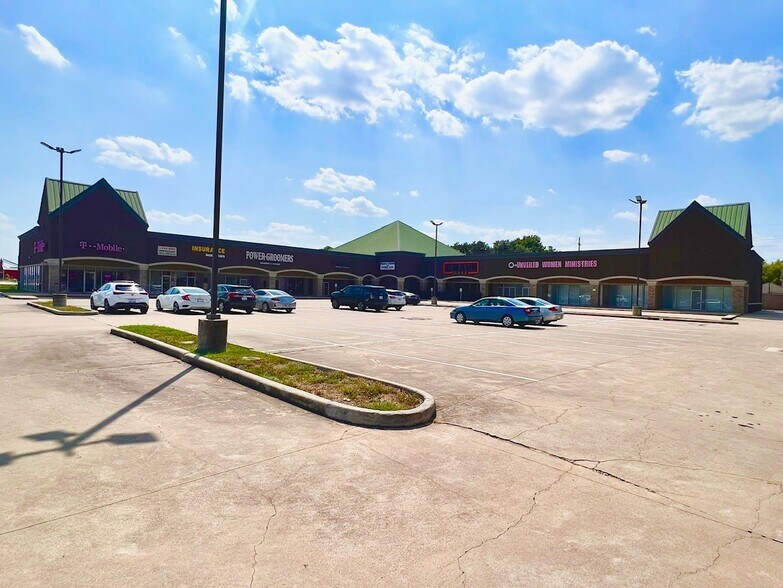 Elegant Freedom - Retail Center